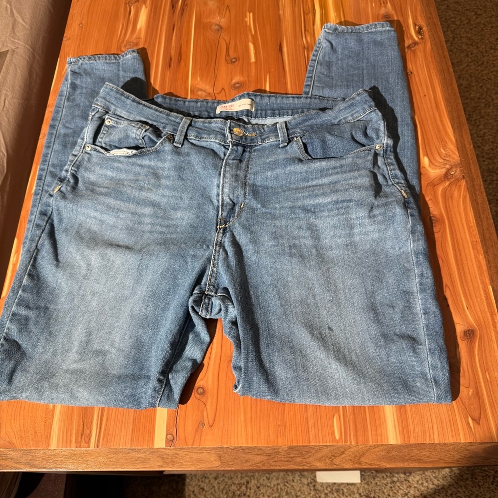 Levi's Women's Mid Rise Skinny Jeans in Classic Blue Size: 33x32
